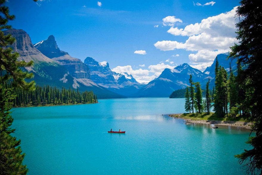 maligne-lake-canada1-880x589.